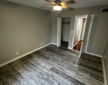 480 Nw 20th Street - Photo Thumbnail 5