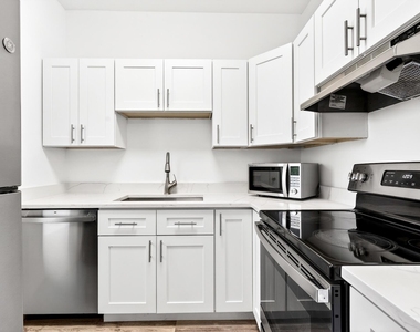 2555 Ne 11th Street - Photo Thumbnail 4