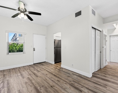 2555 Ne 11th Street - Photo Thumbnail 10