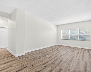 2555 Ne 11th Street - Photo Thumbnail 13