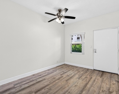 2555 Ne 11th Street - Photo Thumbnail 12