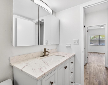 2555 Ne 11th Street - Photo Thumbnail 9