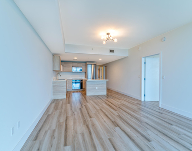 16385 Biscayne Boulevard - Photo Thumbnail 16