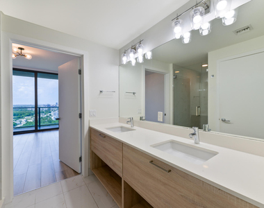 16385 Biscayne Boulevard - Photo Thumbnail 23