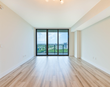 16385 Biscayne Boulevard - Photo Thumbnail 14