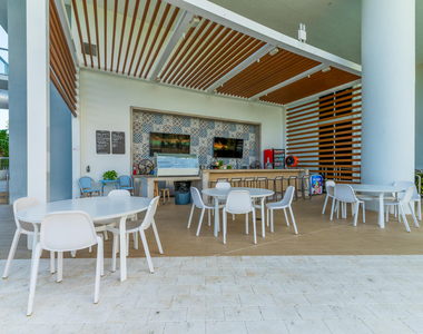 16385 Biscayne Boulevard - Photo Thumbnail 30