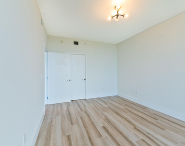 16385 Biscayne Boulevard - Photo Thumbnail 19