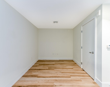 16385 Biscayne Boulevard - Photo Thumbnail 12