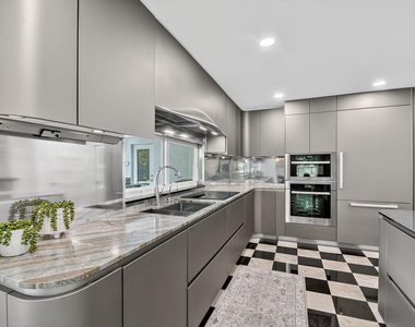 2900 Greenbriar Boulevard - Photo Thumbnail 7
