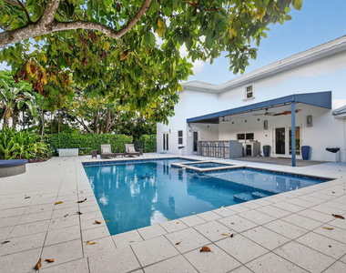 2900 Greenbriar Boulevard - Photo Thumbnail 14