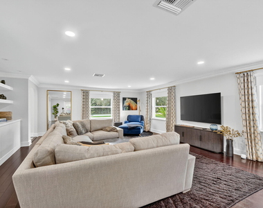 2900 Greenbriar Boulevard - Photo Thumbnail 10