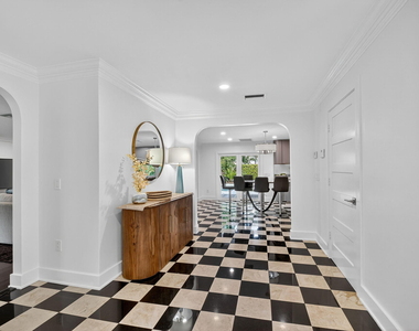 2900 Greenbriar Boulevard - Photo Thumbnail 5