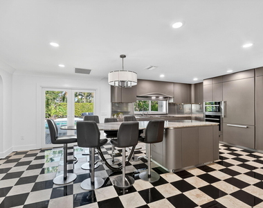 2900 Greenbriar Boulevard - Photo Thumbnail 6