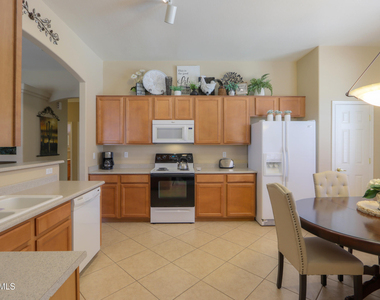 21563 N Greenway Road - Photo Thumbnail 10