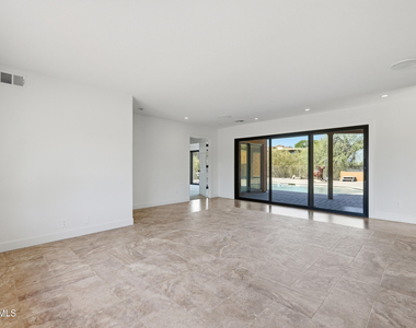 10643 N Indian Wells Drive - Photo Thumbnail 10