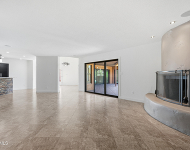 10643 N Indian Wells Drive - Photo Thumbnail 9