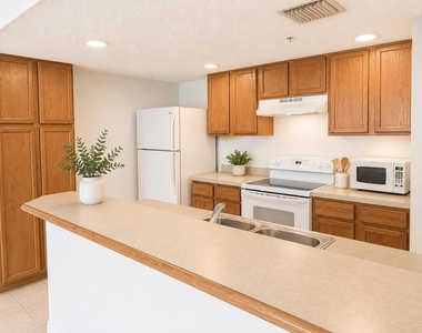 9905 Westwood Drive - Photo Thumbnail 6