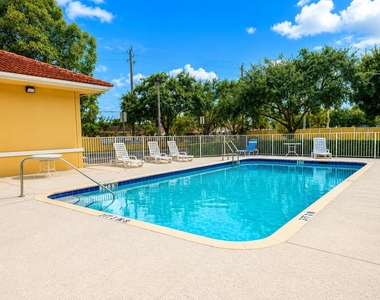 9905 Westwood Drive - Photo Thumbnail 12