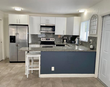 1528 Ne 32nd Street - Photo Thumbnail 5