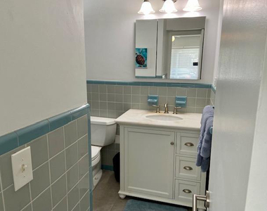 1528 Ne 32nd Street - Photo Thumbnail 9