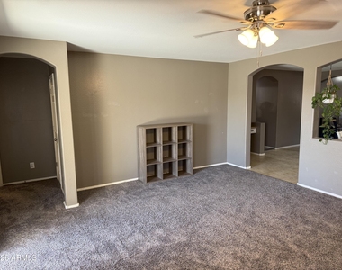 5943 S 248th Drive - Photo Thumbnail 13