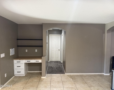 5943 S 248th Drive - Photo Thumbnail 5