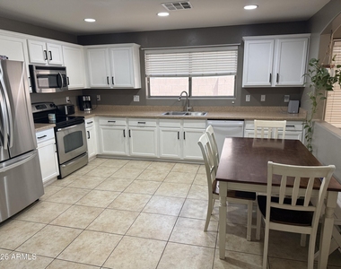5943 S 248th Drive - Photo Thumbnail 6