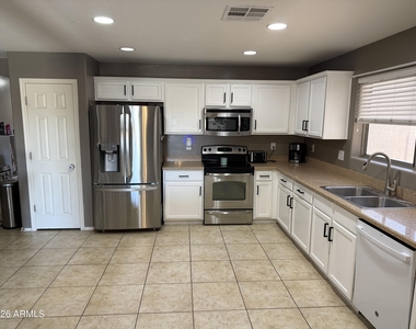 5943 S 248th Drive - Photo Thumbnail 7