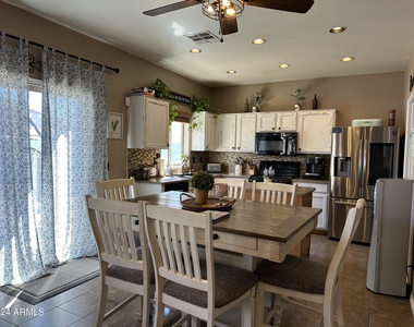 15511 N 170th Lane - Photo Thumbnail 5