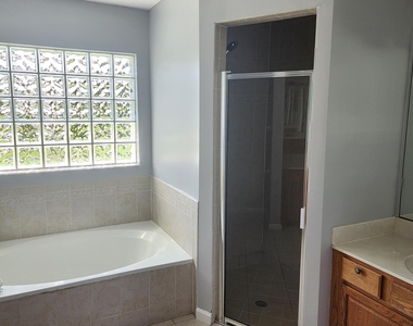 425 Sw Mccomb Avenue - Photo Thumbnail 8