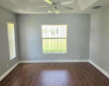 425 Sw Mccomb Avenue - Photo Thumbnail 7