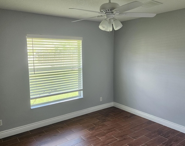 425 Sw Mccomb Avenue - Photo Thumbnail 9