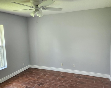 425 Sw Mccomb Avenue - Photo Thumbnail 12