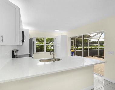 2442 Sw Danbury Lane - Photo Thumbnail 15