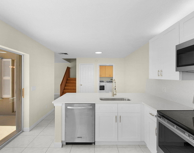 2442 Sw Danbury Lane - Photo Thumbnail 17
