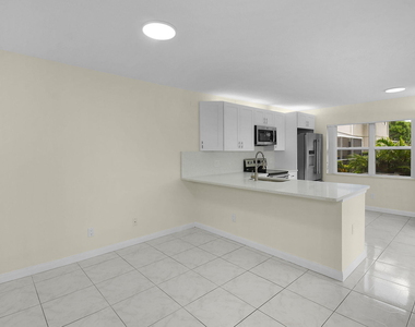 2442 Sw Danbury Lane - Photo Thumbnail 13