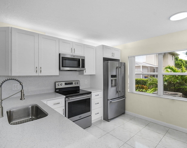2442 Sw Danbury Lane - Photo Thumbnail 16