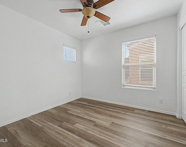 8777 W Dahlia Drive - Photo Thumbnail 26