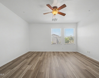 8777 W Dahlia Drive - Photo Thumbnail 17