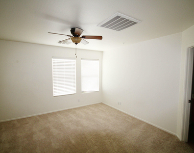 8777 W Dahlia Drive - Photo Thumbnail 9