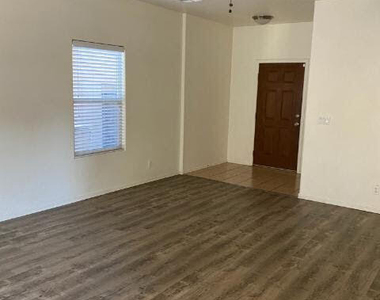 8777 W Dahlia Drive - Photo Thumbnail 3