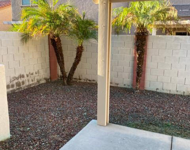 8777 W Dahlia Drive - Photo Thumbnail 7