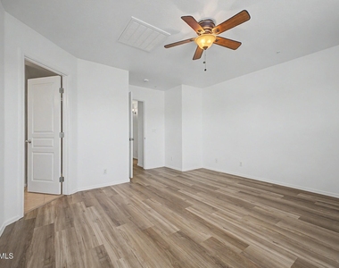8777 W Dahlia Drive - Photo Thumbnail 19