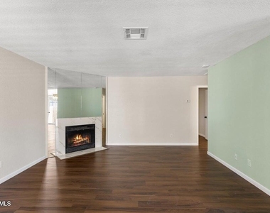 330 W Tonopah Drive - Photo Thumbnail 14