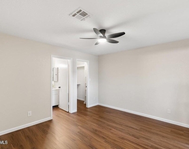 330 W Tonopah Drive - Photo Thumbnail 7