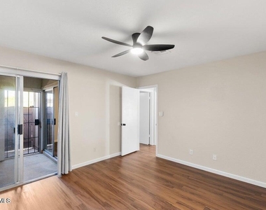 330 W Tonopah Drive - Photo Thumbnail 8