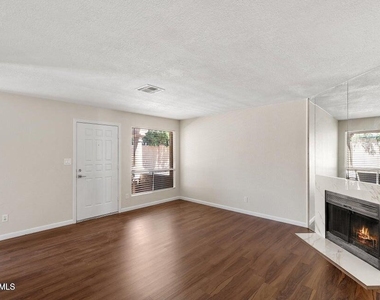 330 W Tonopah Drive - Photo Thumbnail 10
