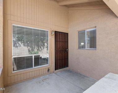330 W Tonopah Drive - Photo Thumbnail 3