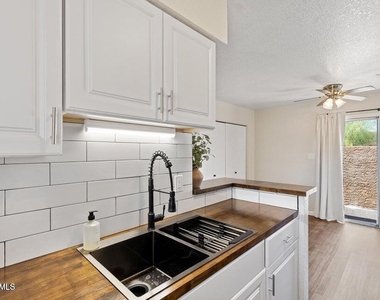 330 W Tonopah Drive - Photo Thumbnail 18