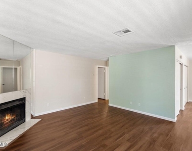 330 W Tonopah Drive - Photo Thumbnail 11
